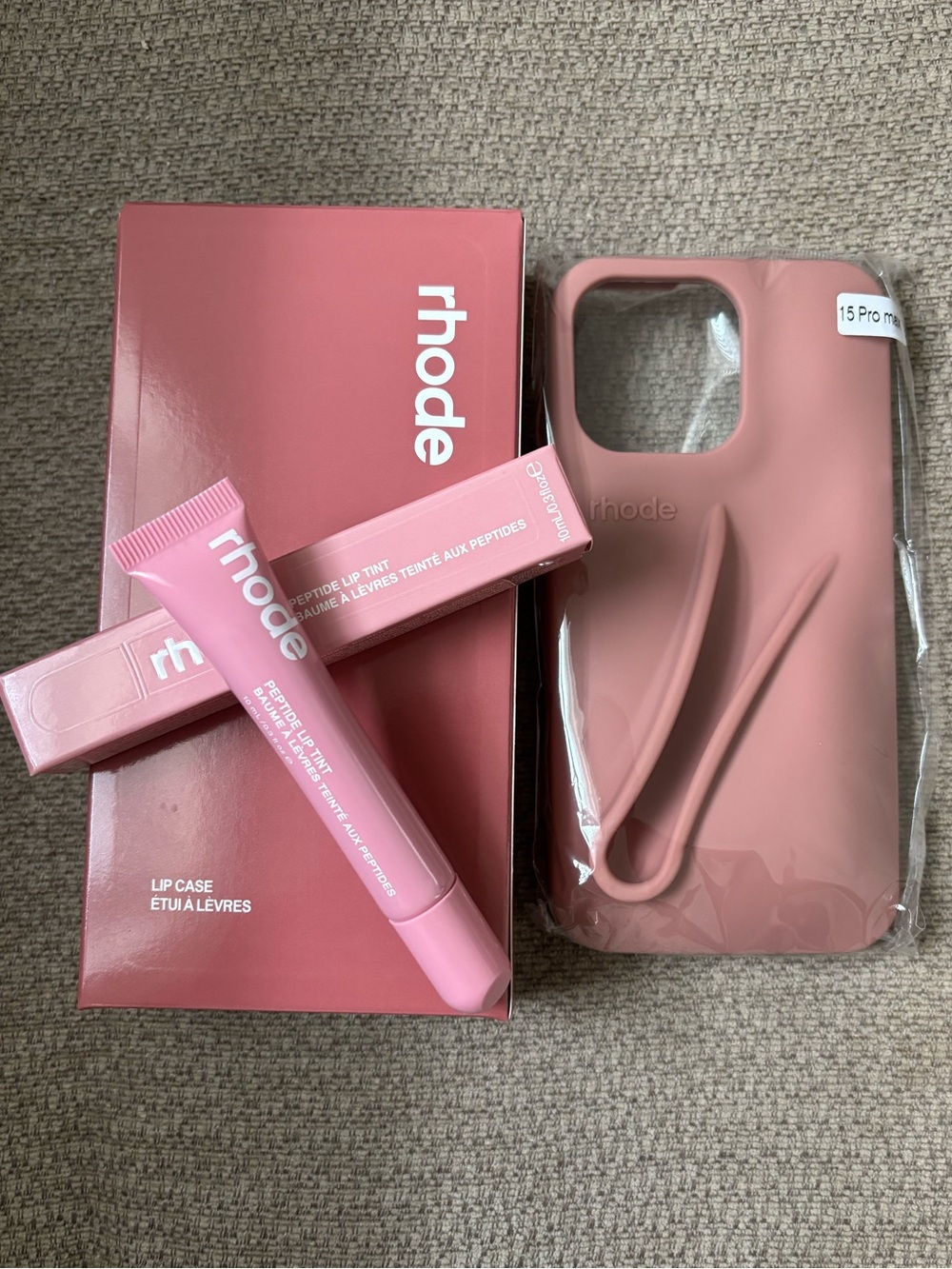 Rhode Lip Case iPhone 15 Pro
Max Toast Bundle+Peptide Lip
Treatment Ribbon NEW
